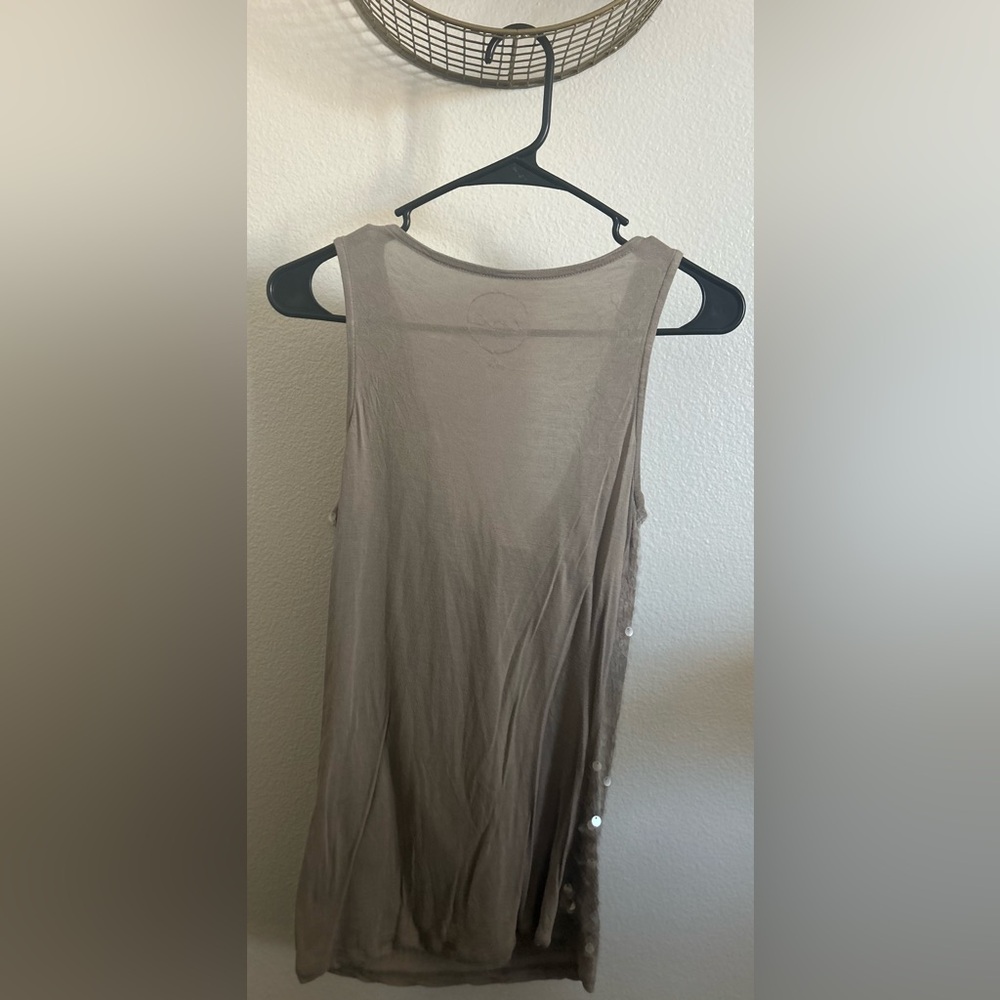 Pre-Owned. Sequin Top. Size Medium. Great condition! - Picture 2 of 6